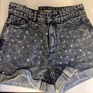 Alice + Olivia lends HW Fitted Shorts